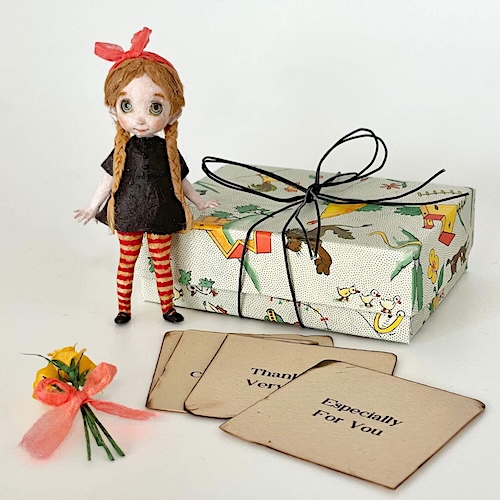 作品タイトル『究極のミニメッセージカード〈和紙のミニチュアドール&バラのミニ花束セット〉』メイン画像