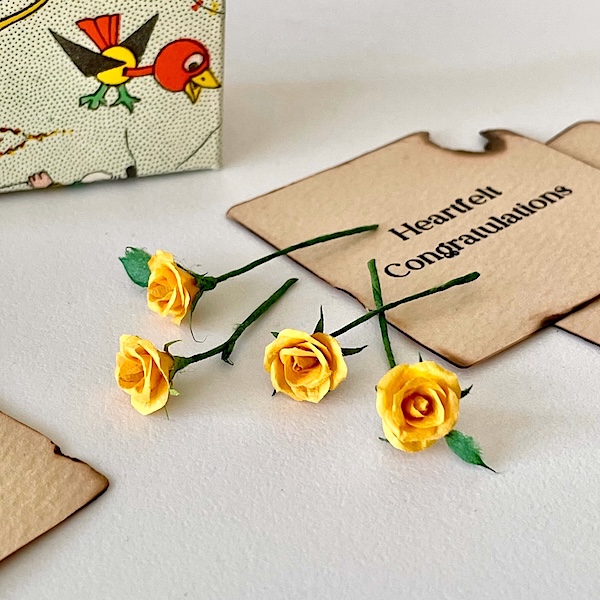 和紙のミニチュアフラワーとメッセージカード