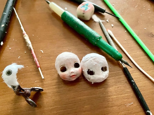 製作の要、顔作りスタート