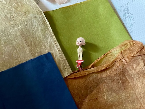 和紙人形製作に使用する和紙素材とドレスカラーの検討イメージ