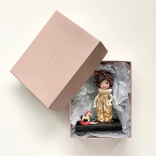 木馬とピエロの和紙人形。専用の化粧箱。