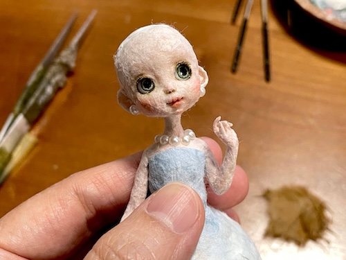 小さな半パールで製作したネックレスとイヤリング