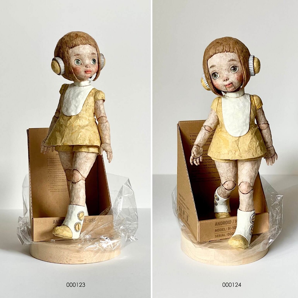 一点物の和紙人形「未来のかたち（ミライちゃん）」000123と000124の全身像