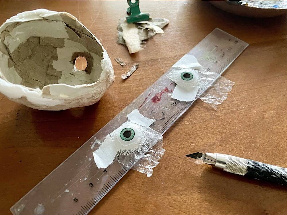 顔の大きさに合わせた自作の目を製作