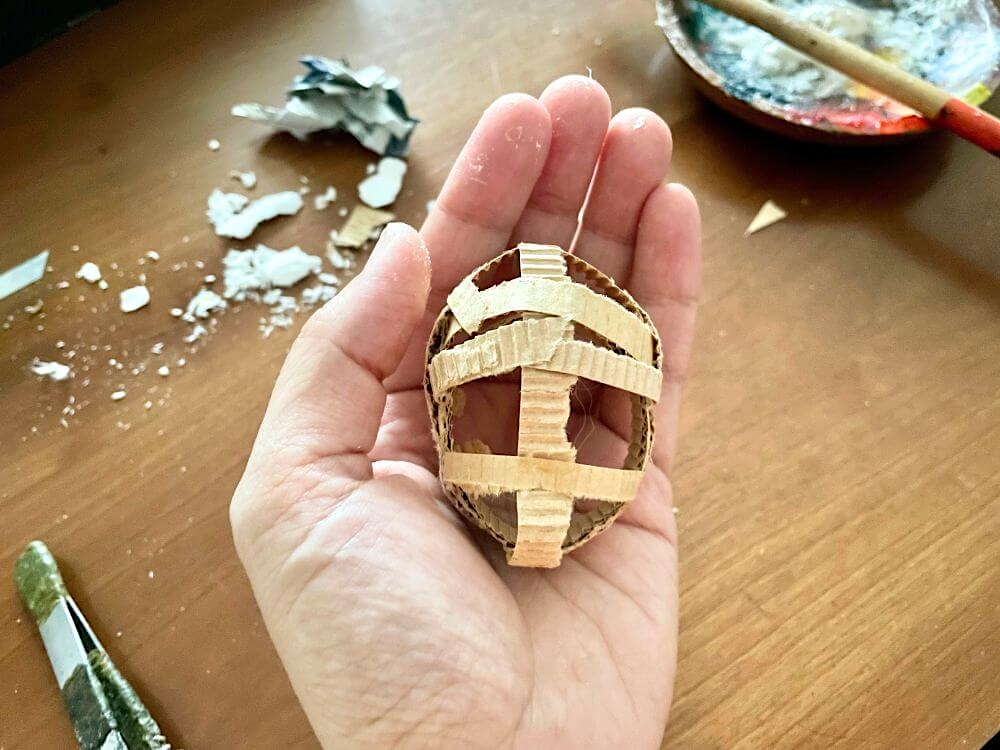 段ボールを割いて作った和紙人形「あなたの鍵」の頭部の骨組み